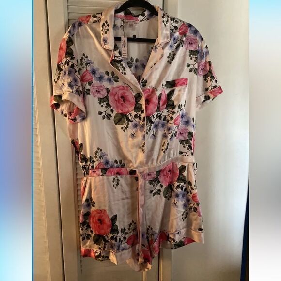 Victoria’s Secret Pink shorts pajamas floral print size XL NEW Romper pocket - Picture 2 of 13